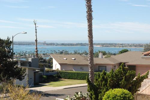 Bay Park House | 3 Bedrooms Guest House, Pacific Beach, Sea World, Downtown,& 3 bus lines-3