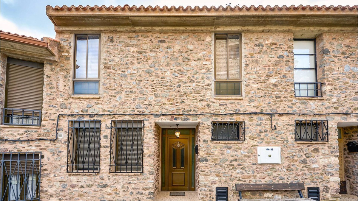 Cornago House | 3 bedrooms in Cornago