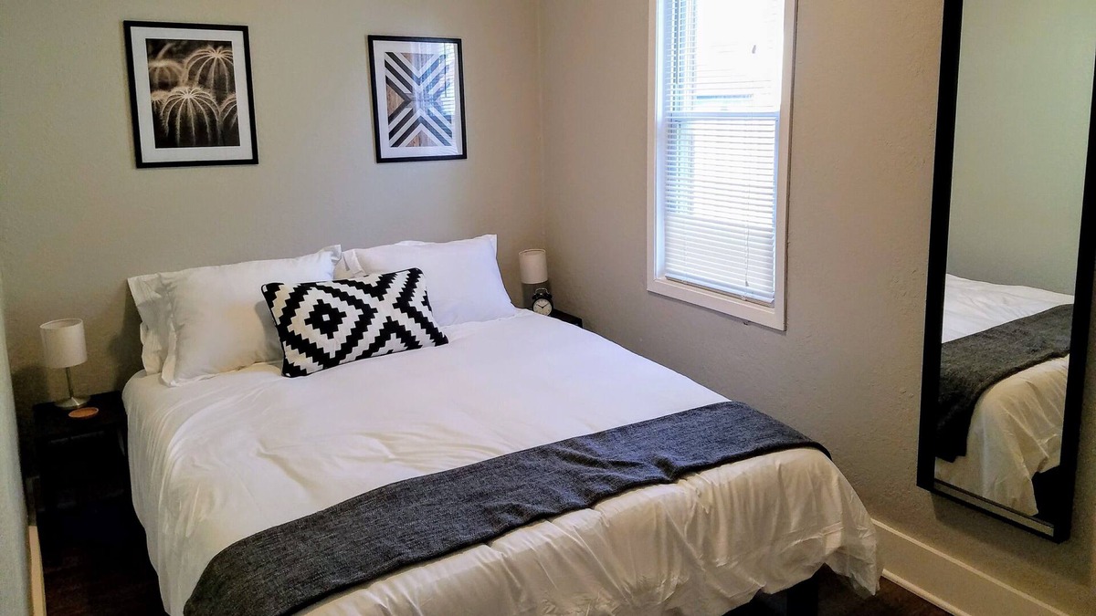 Northeast Minneapolis Apartment | 3 Bedrooms in NE Mpls Art District