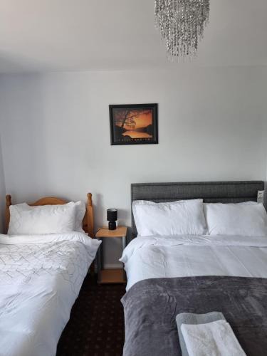 Cortober House | 3 Bedrooms - Sleep 7 - Garden - Private Parking