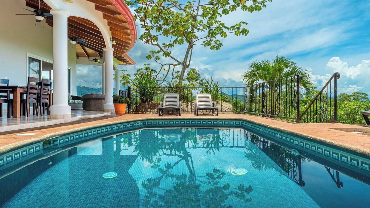 Ojochal House | 3 bedrooms-sleeps 7. Ocean views. Ojochal.