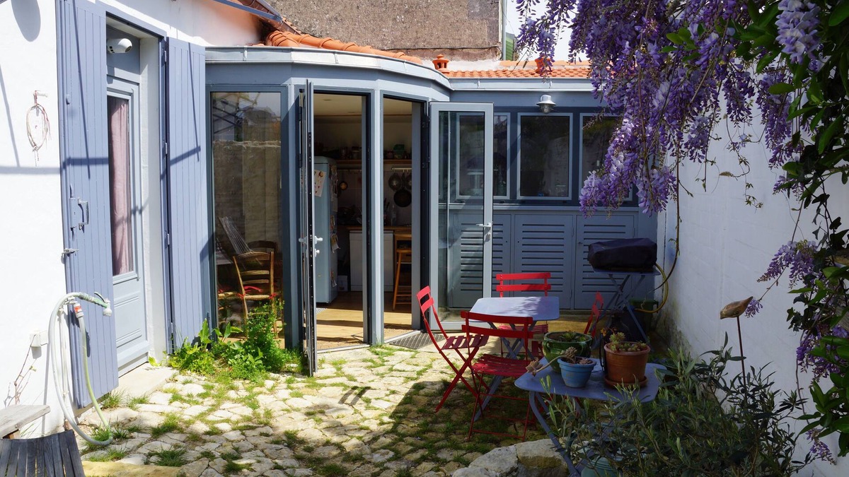La Rochelle House | 3 bedrooms, terrace, near beach, parks and center La Rochelle