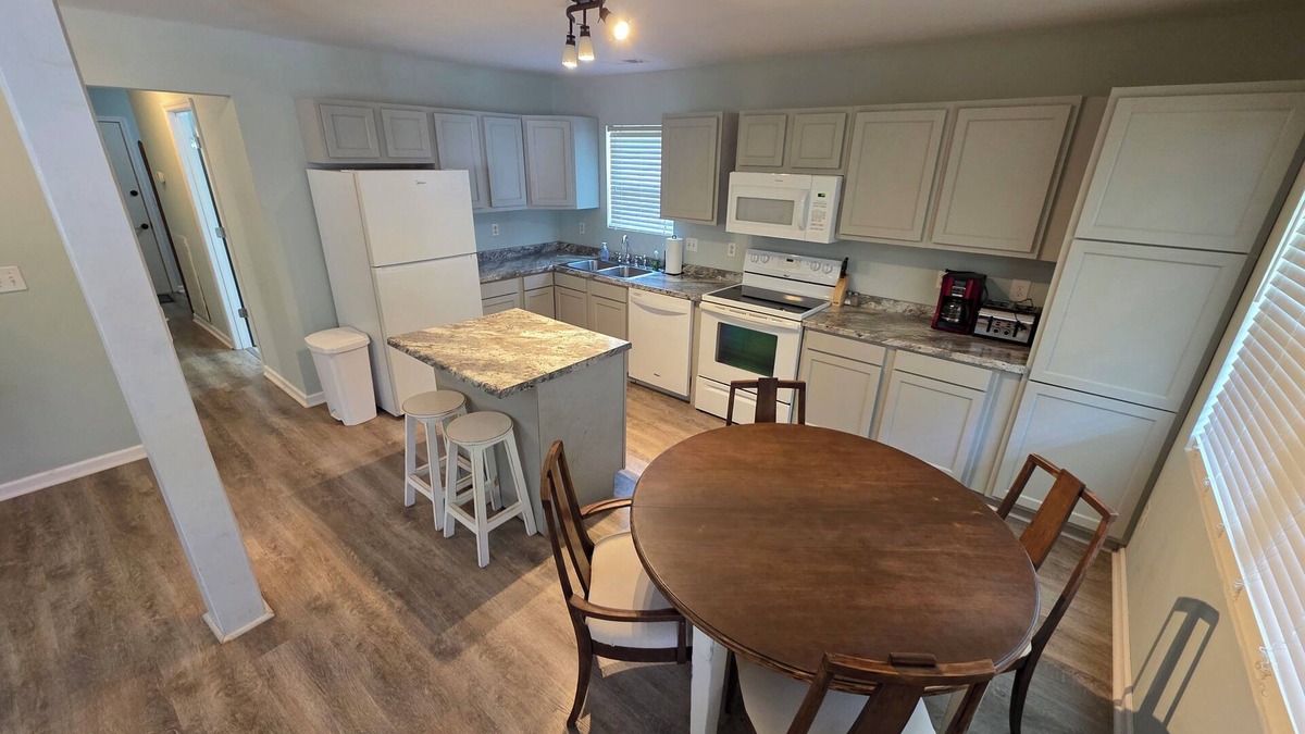 Albertville House | 3 bedrooms -walk to SMPA