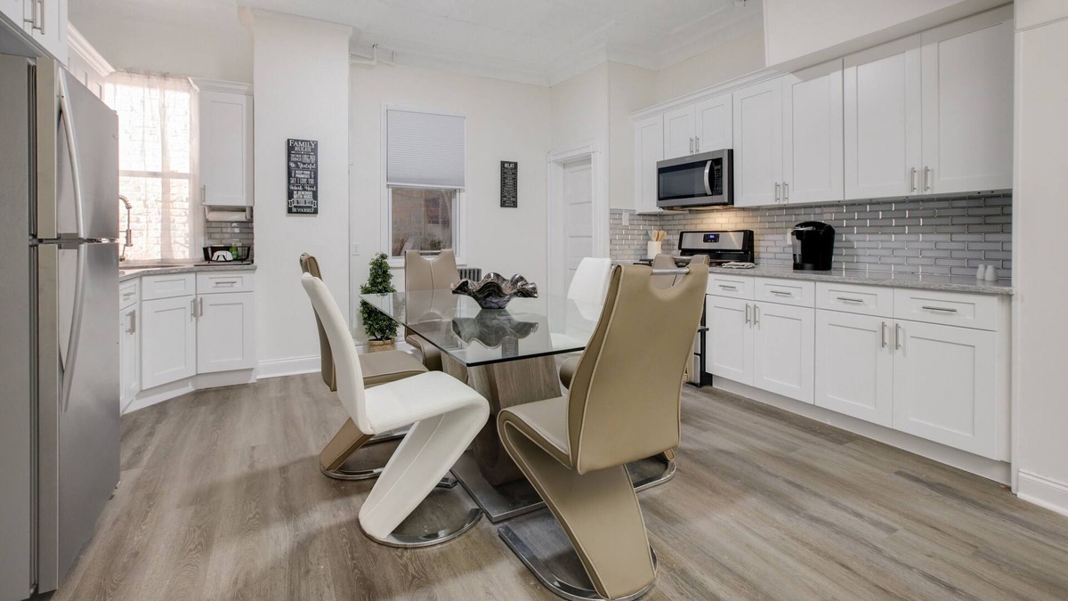 Orange Apartment | 3 Bedrooms with Parking. Easy ride to NYC , Newark and The American Dream Mall