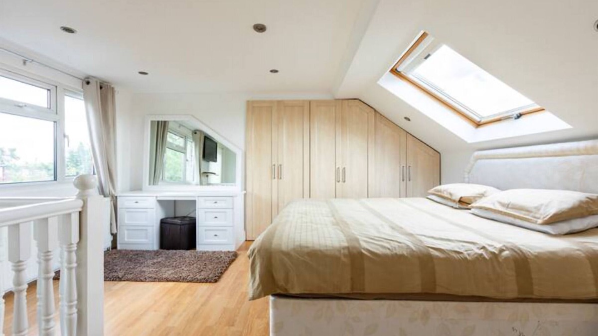 Coombe Hill House | 3 Beds, 2 Bath Family Home In London