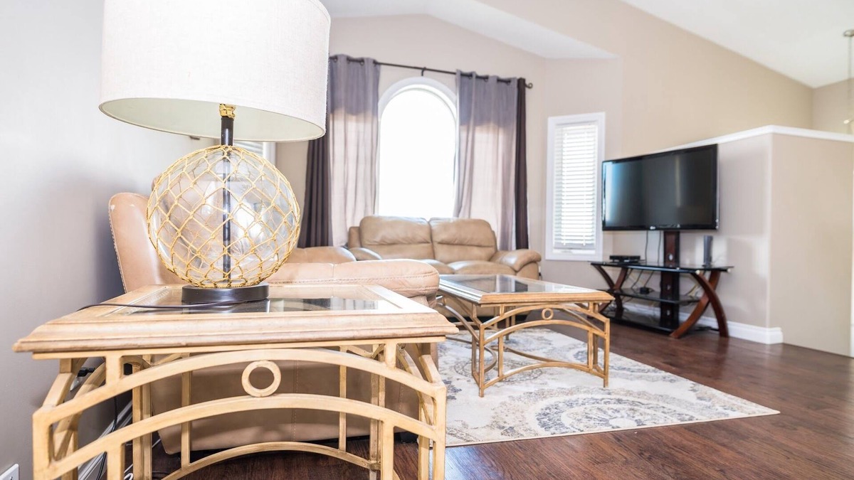 Grande Prairie House | 3 Beds 2 Baths by Costco, GP Airport, Restaurants