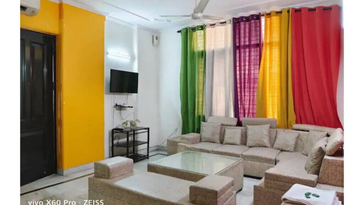 Lajpat Nagar Apartment | 3 BHK Apartment in Lajpat Nagar Market by HostMyStay