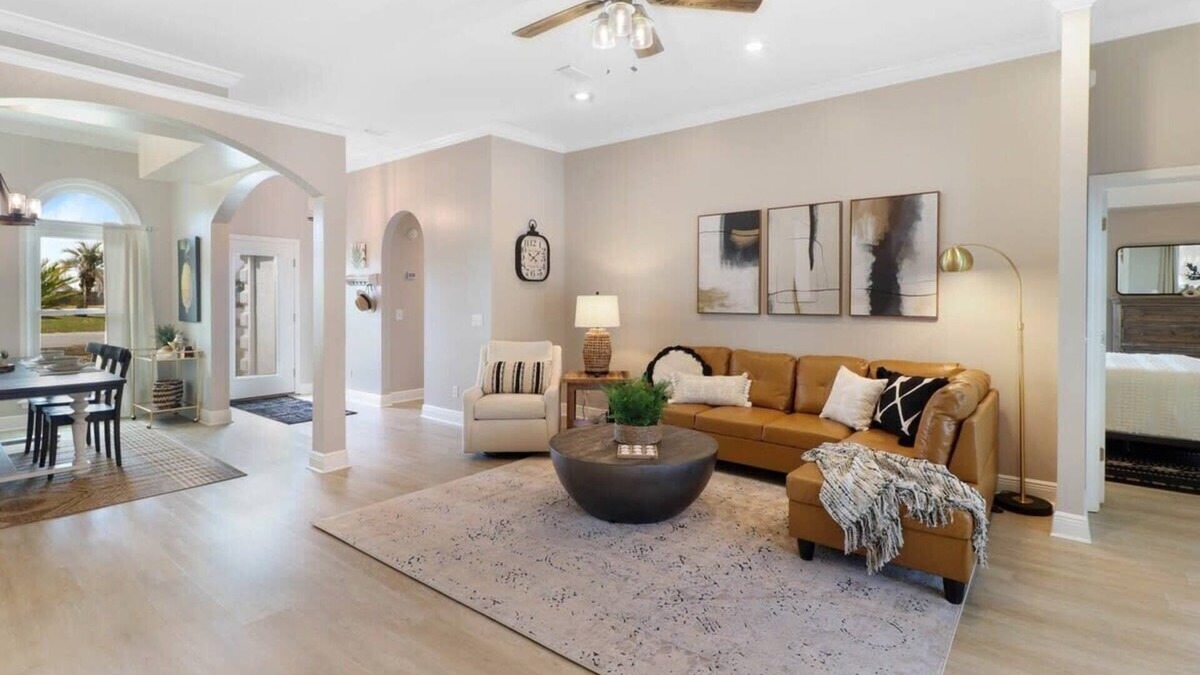 Port St. Joe House | 3 Blocks to Beach, Oasis-Like Private Heated Pool,6 Seat Golf Cart,Putting Green
