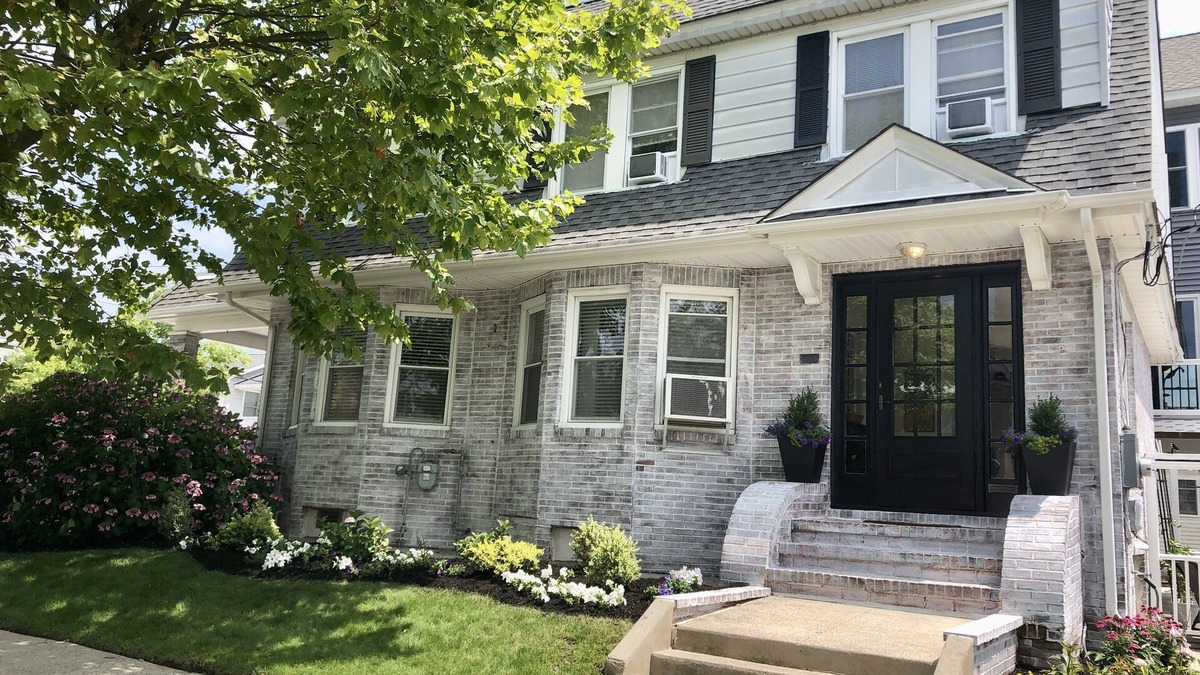 Ventnor City House | 3 Blocks to 🏖 King Bed, Private Patios, Parking