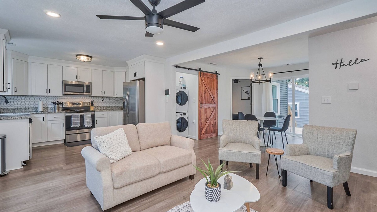 Portsmouth House | 3 BR 2 BA Bungalow in a quiet area near DT/Hwy264