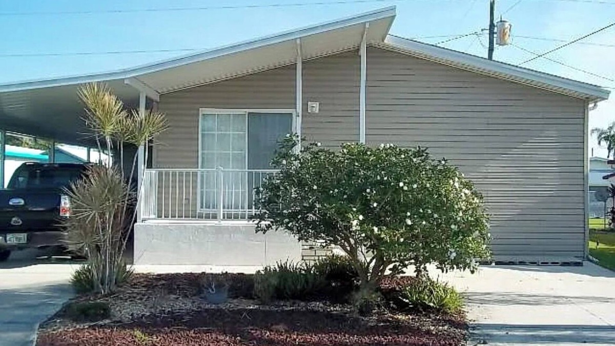 Palmetto House | 3 BR 2 BA newly remodeled house w/nearby beaches, parks, shopping and nightlife