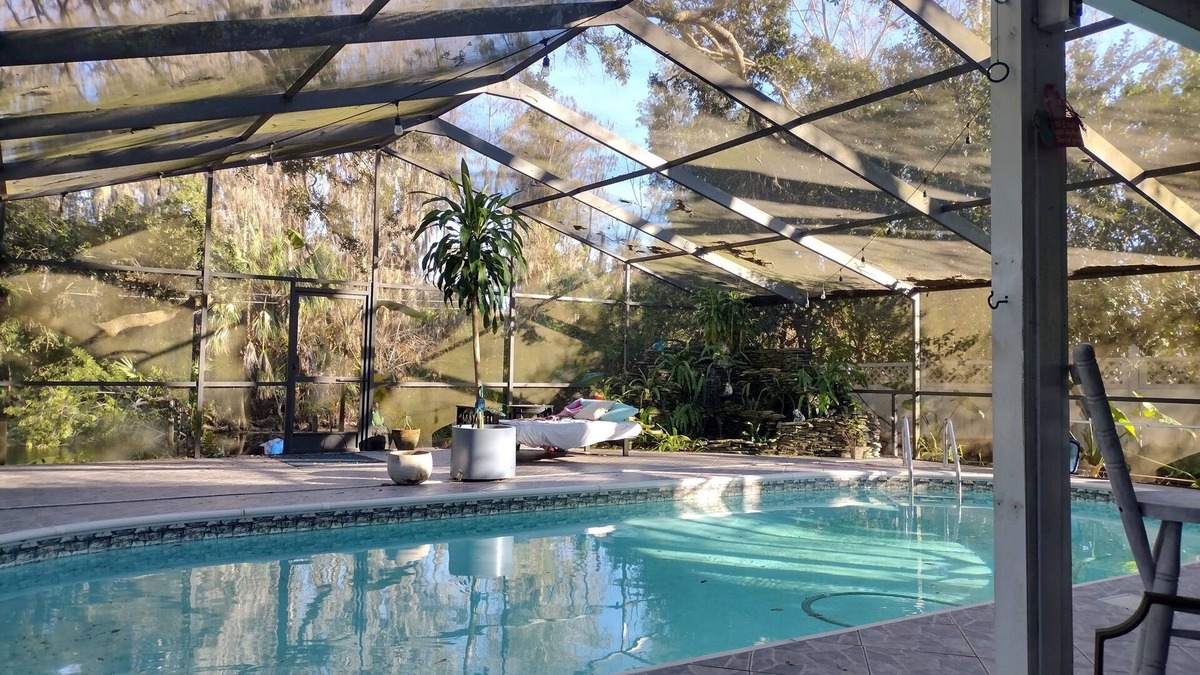 New Port Richey House | 3 br/ 2 bath boho retreat! -Near Tampa/Beach/ Springs