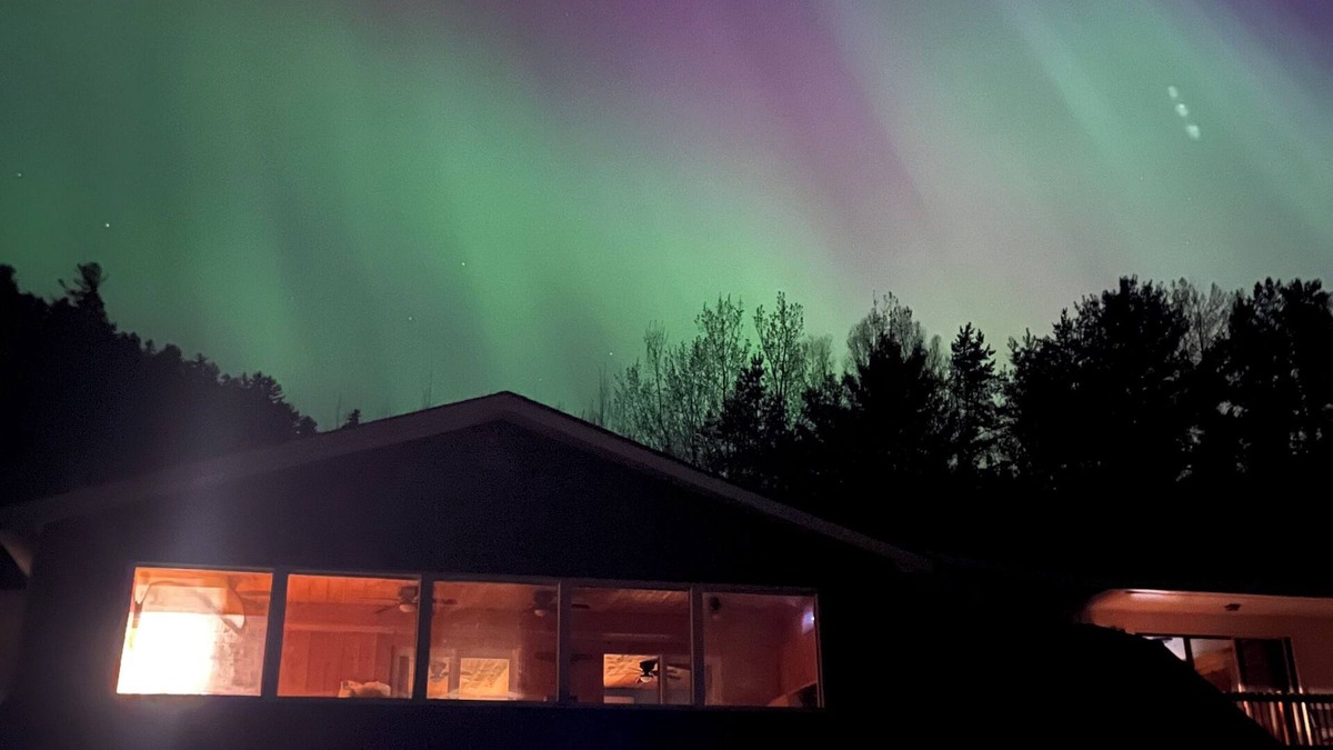 Rockwood House | 3 BR 22 bed newly renovated restaurant and bar w/spectacular views of Mt Kineo