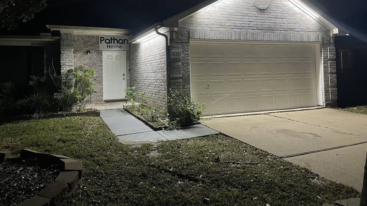Mission Bend House | 3 BR/2Bath | Freshly Renovated Home w/ King Bed |