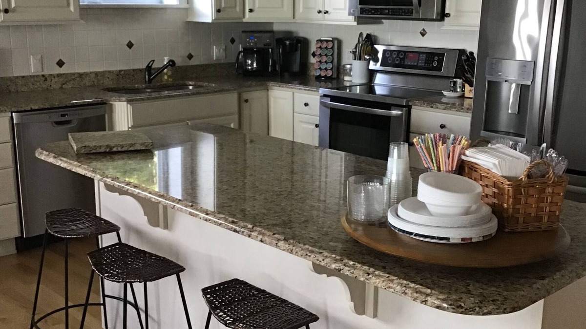 Geneva-on-the-Lake Condo | 3 BR/3Bath Lakefront condo-Sleeps 8 Beach level-indoor pool , private beach
