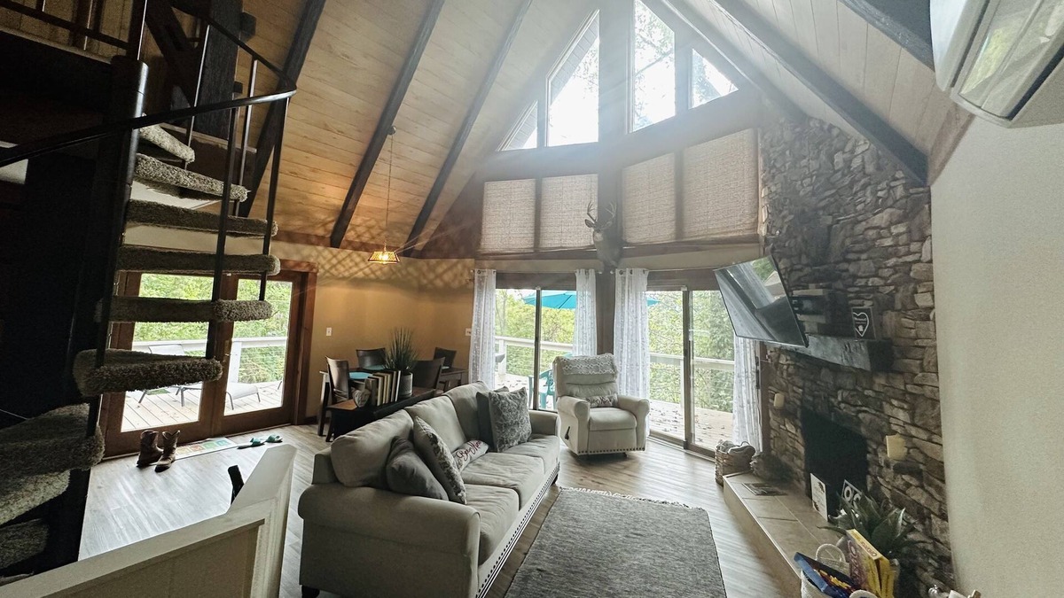 Middletown House | 3 BR/3Bth home in the woods Inground pool & New Hot Tub. Close to Hershey Park!