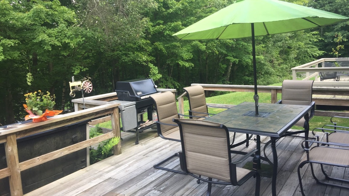Lanesborough Condo | 3 BR+ 4level WINTER SKI RENTALn LOOKING 4 SEASONAL RENTERn 1 MILE OFF OF JIMINEY