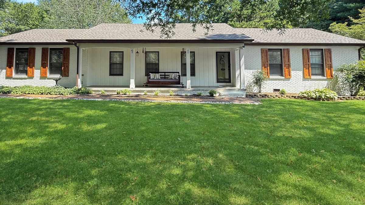 Murray House | 3-BR 8 Guests Modern Ranch on 1/2 acre