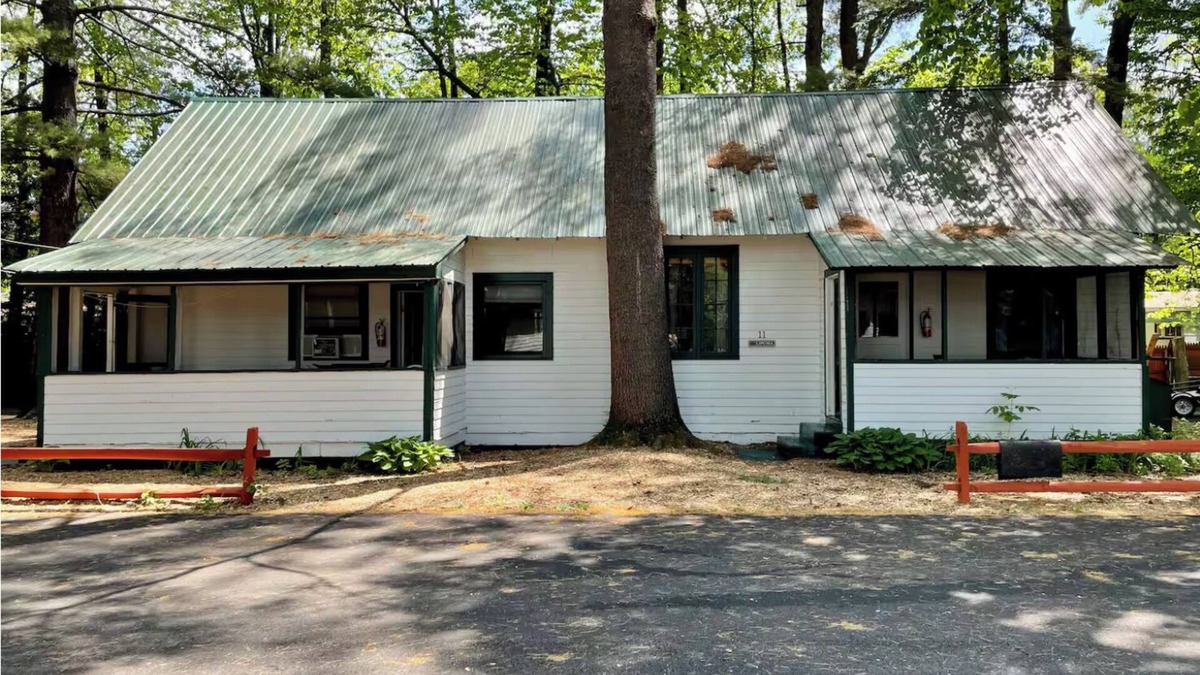Lake Luzerne-Hadley Ski Chalet | 3 BR Adirondack Beach House with a Spacious Loft near the Beach and Water Views!
