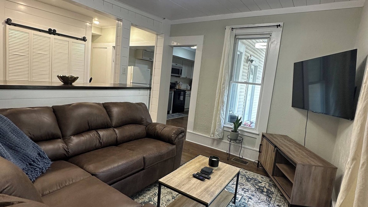 Cortland Apartment | 3 BR Apt conveniently located downtown Cortland