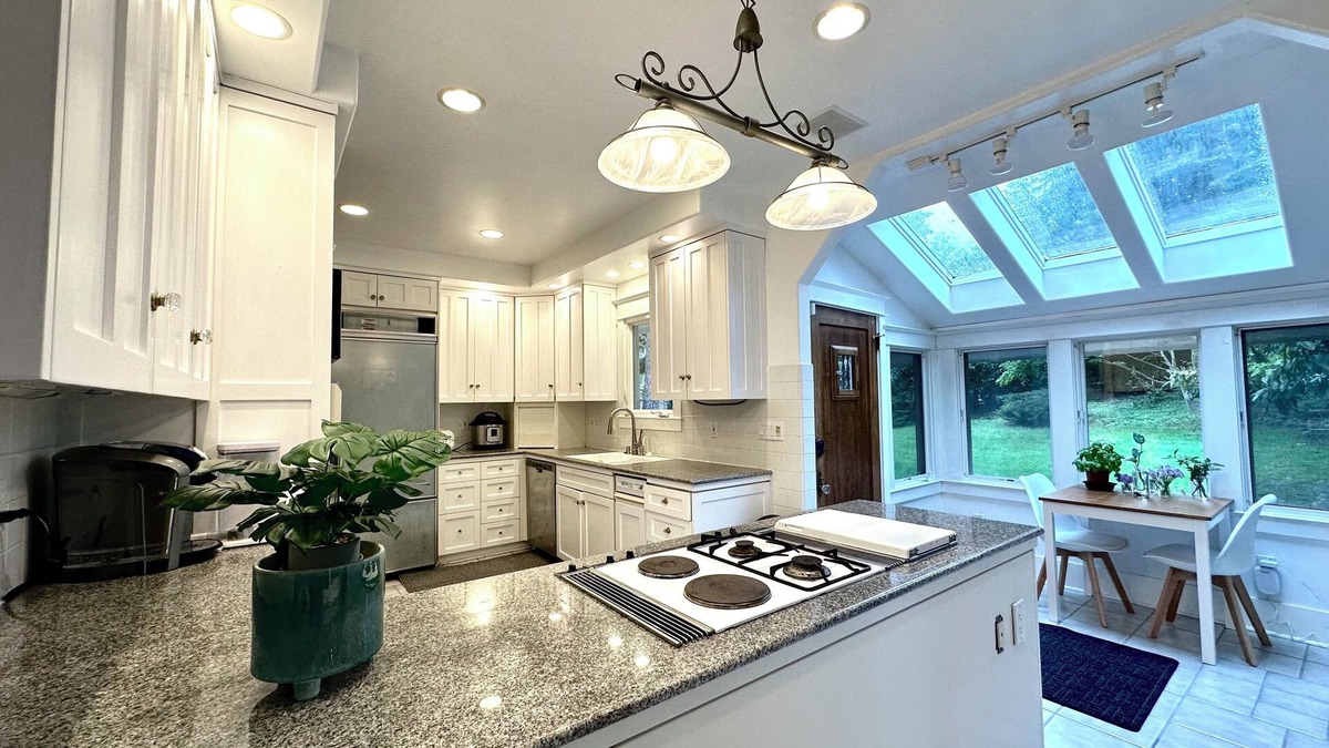 Lake Forest Park House | 3 BR Beautiful Lake View Home