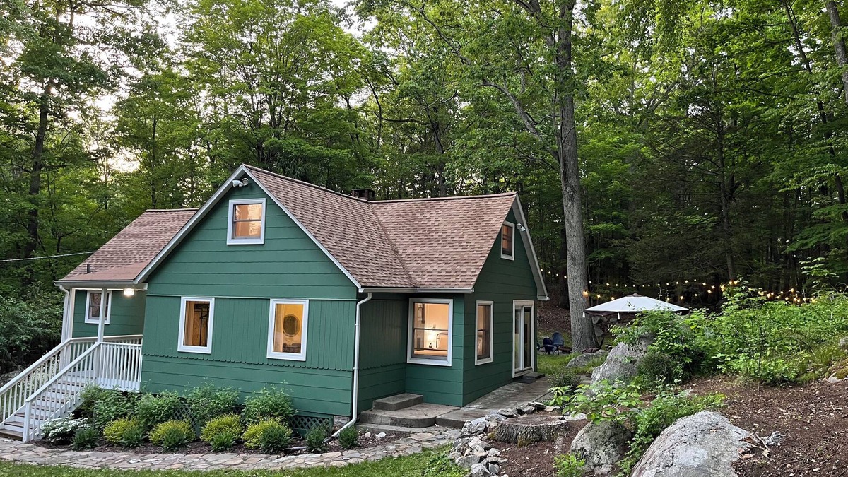 Putnam Valley Cabin | 3 Br Cabin near Lake w Private Dock and Fire Pit, 1 hr from NYC
