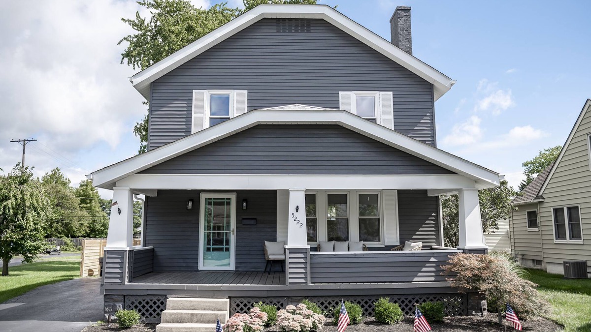 Hilliard House | 3 BR cozy + renovated walkable downtown stay