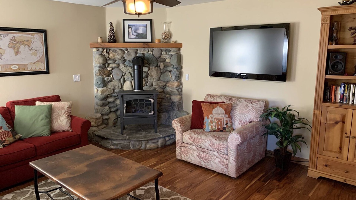 Truckee Condo | 3 BR Family Friendly Updated Condo Near Ski Hill, Lake & Hiking.