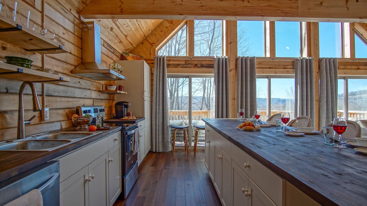 Mountain Base House | 3 Br: Hideaway Chalet located 10 miles from the ski resort