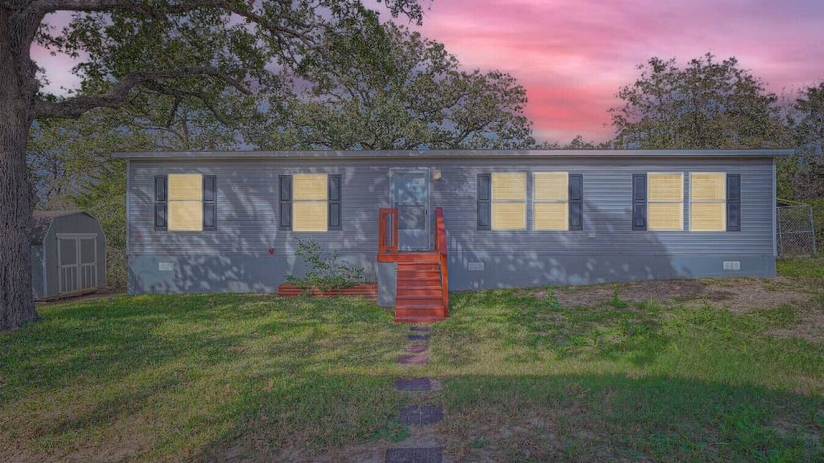 Cedar Creek House | 3 BR Hill House at Cedar Hills Ranch