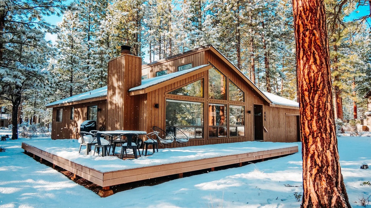 Black Butte Ranch House | 3 BR Home, 1 Block to Glaze Meadow Recreation Complex , Hot Tub, Dogs Welcome