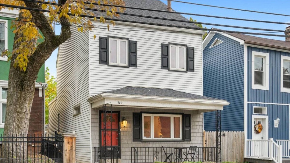 Shadyside Apartment | 3 BR home|Steps from Walnut Street w/Free parking!