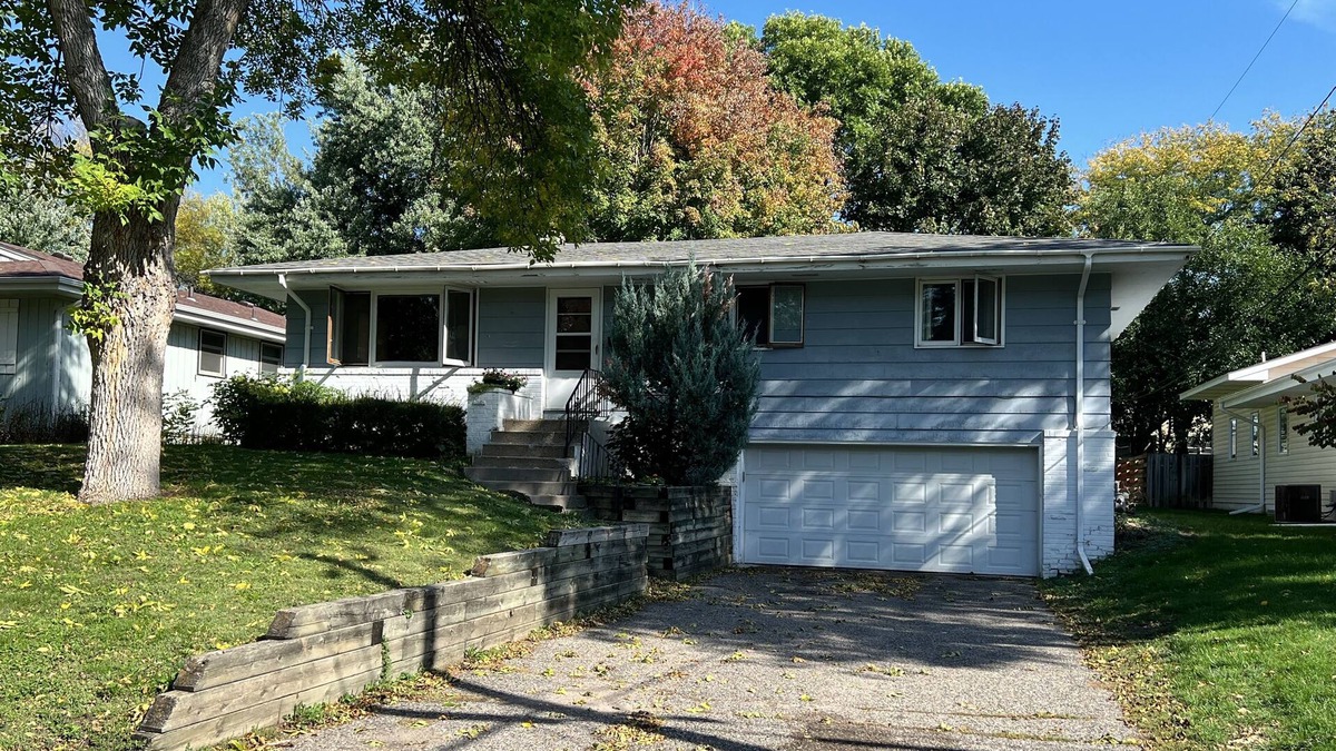 Excelsior House | 3 BR house in adorable Excelsior for rent, short term or long. Walk to Water St.