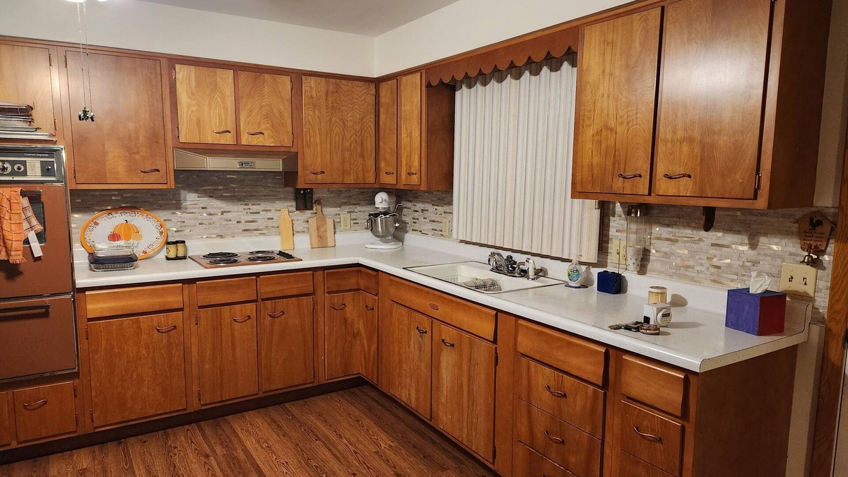 Punxsutawney House | 3 BR house in Punxsutawney. 1 mile from Gobblers knob,one mile from downtown