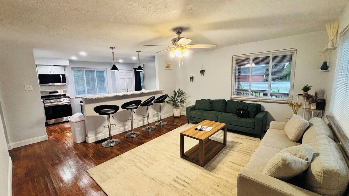 West Mifflin House | 3 BR House with pool Near Kennywood, Restaurants, Golf, Pittsburgh