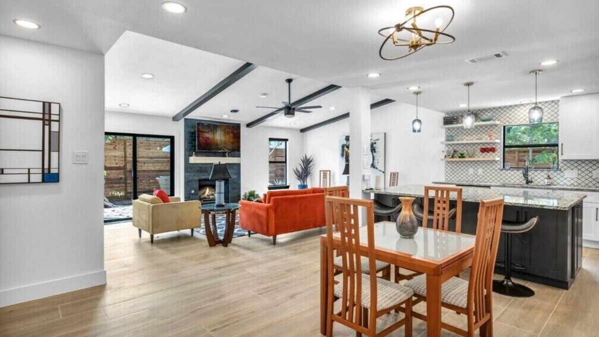 Southampton House | 3 BR, King Beds, Free Parking | Sunset Serenity