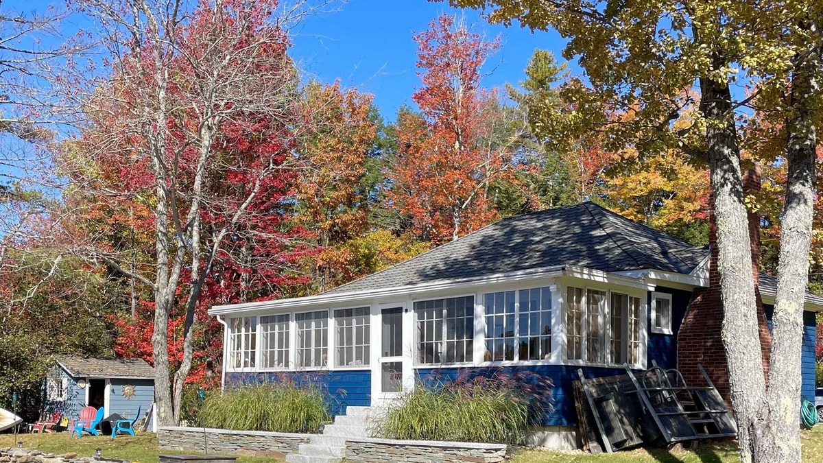 Mount Sunapee Cottage | 3 BR Lakefront cottage on beautiful Mountain View Lake in Sunapee, NH