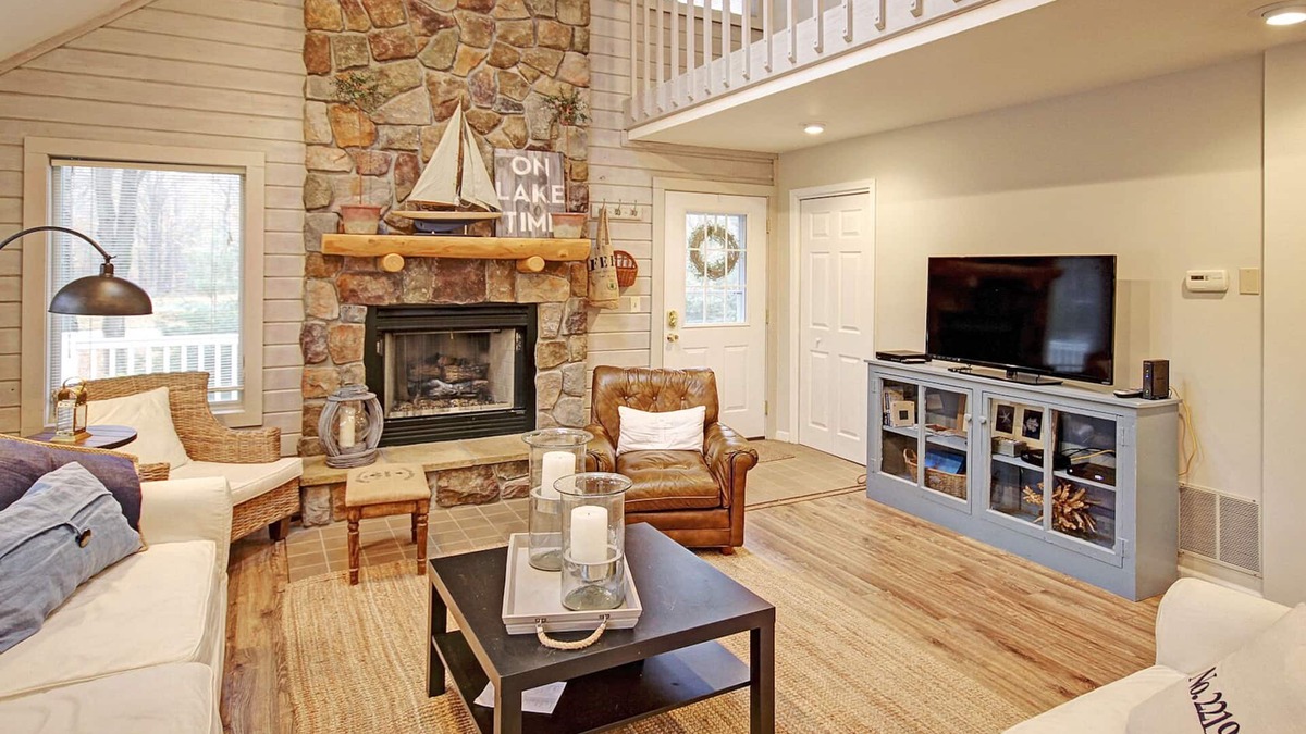Holland Cottage | 3 BR Luxury Family Retreat-Walk To Beach, Fireplace, Grill, Game Rm, Fire Pit