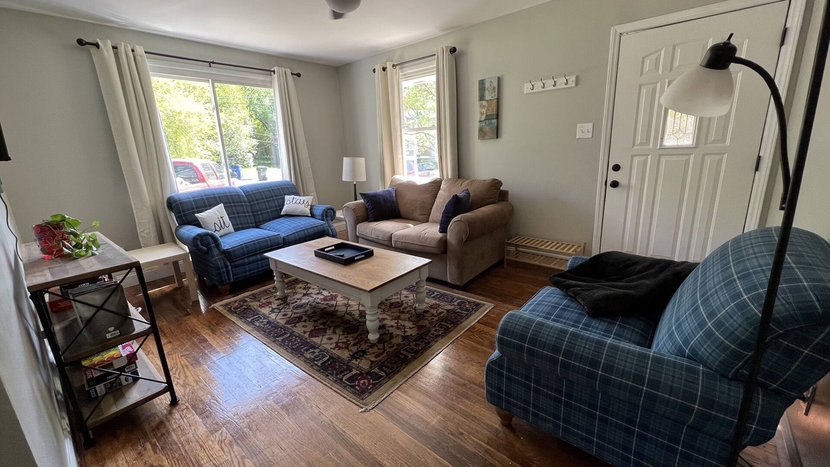 Southeast Raleigh House | 3 BR renovated home, near downtown Raleigh, privacy fenced backyard!