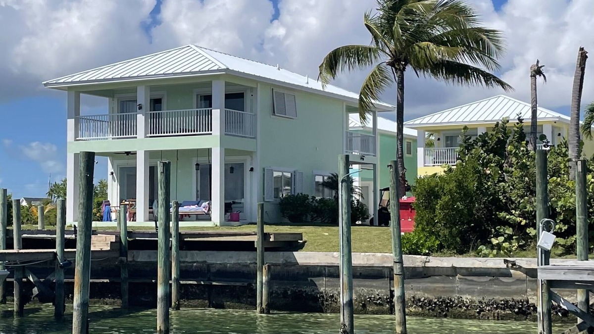 Treasure Cay House | 3 BR sleeps 10 WATER FRONT w BOAT SLIP + FABULOUS POOL