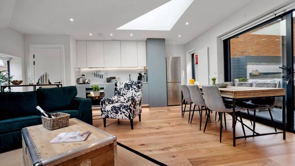 South Richmond House | 3-BR Sleeps 6 - Central Richmond - Private Terrace