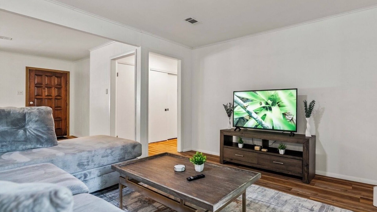 Conway House | 3 BR Spacious and Stylish Home