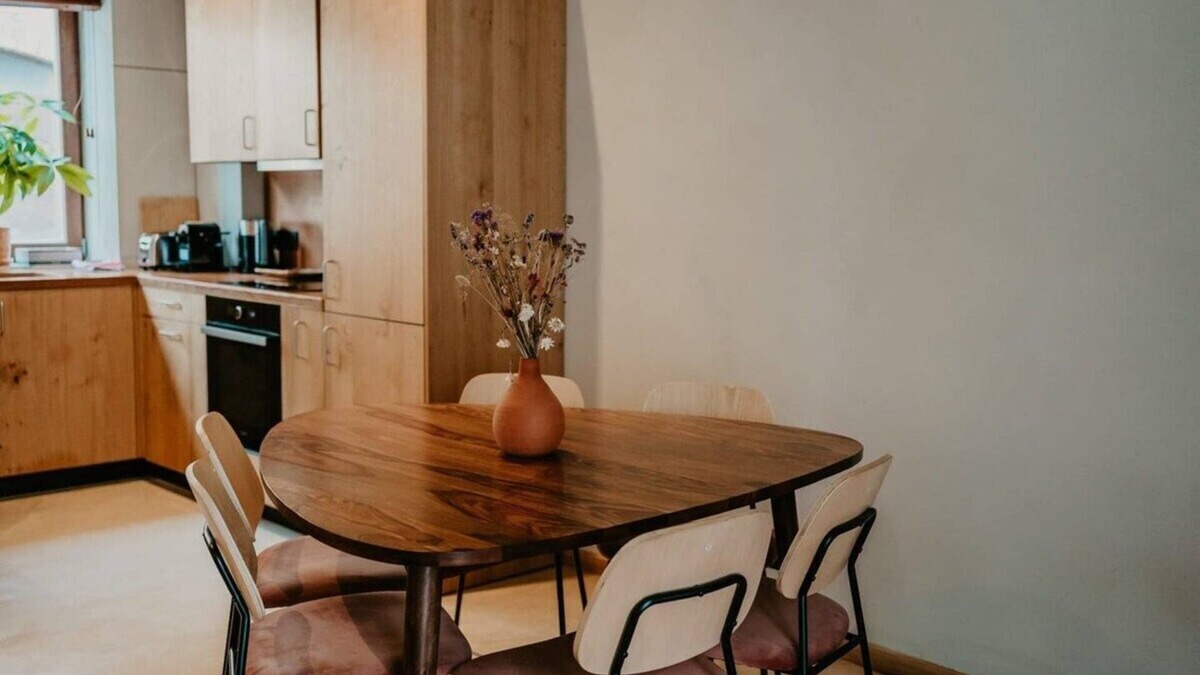 East Flanders House | 3-BR Suburban Retreat