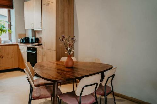 East Flanders House | 3-BR Suburban Retreat
