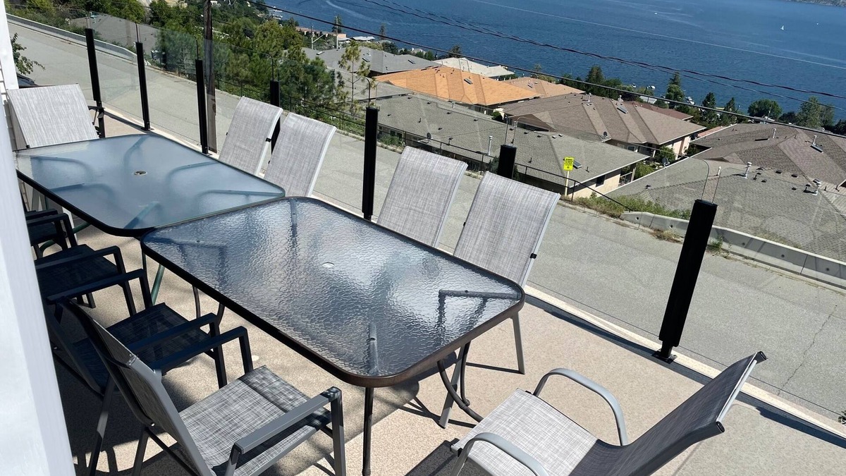 Central Okanagan House | 3 BR Upper Floor With Massive Lake view