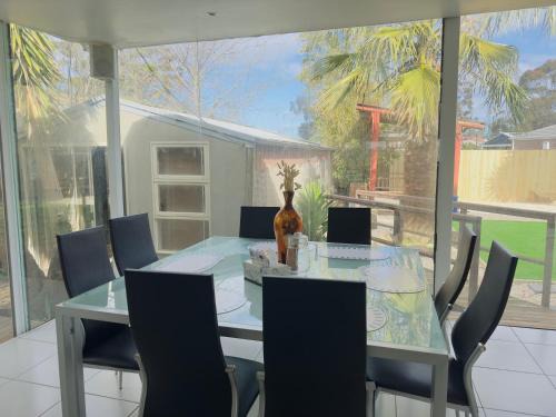Werribee Villa | 3 BR villa in Werribee near to Werribee CBD