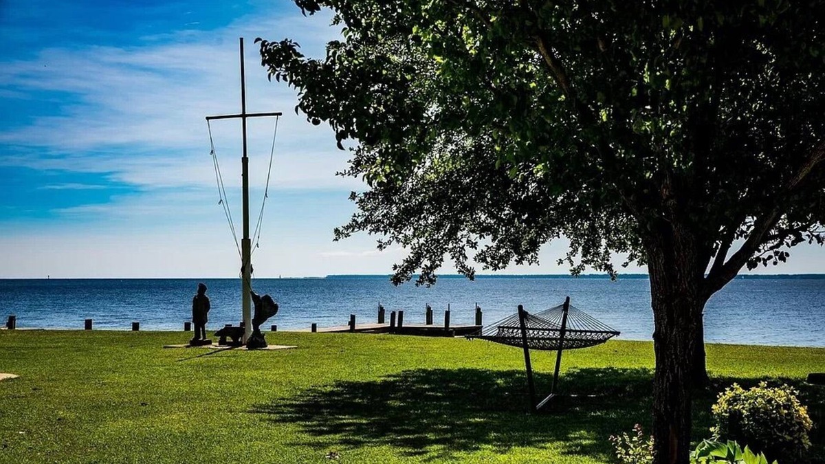 Minnesott Beach Cottage | 3 BR waterfront river home; spectacular views