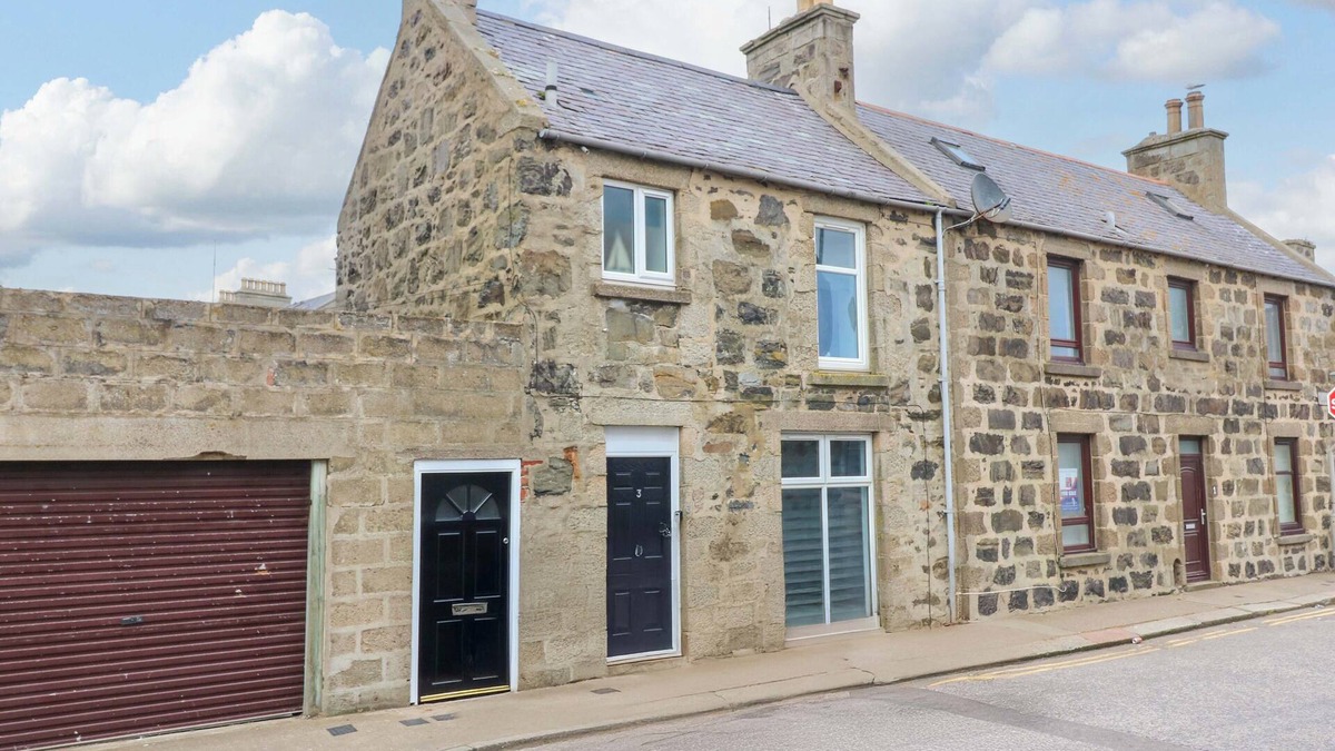 Sandhaven Cottage | 3 CAROLINE PLACE, pet friendly, with a garden in Fraserburgh