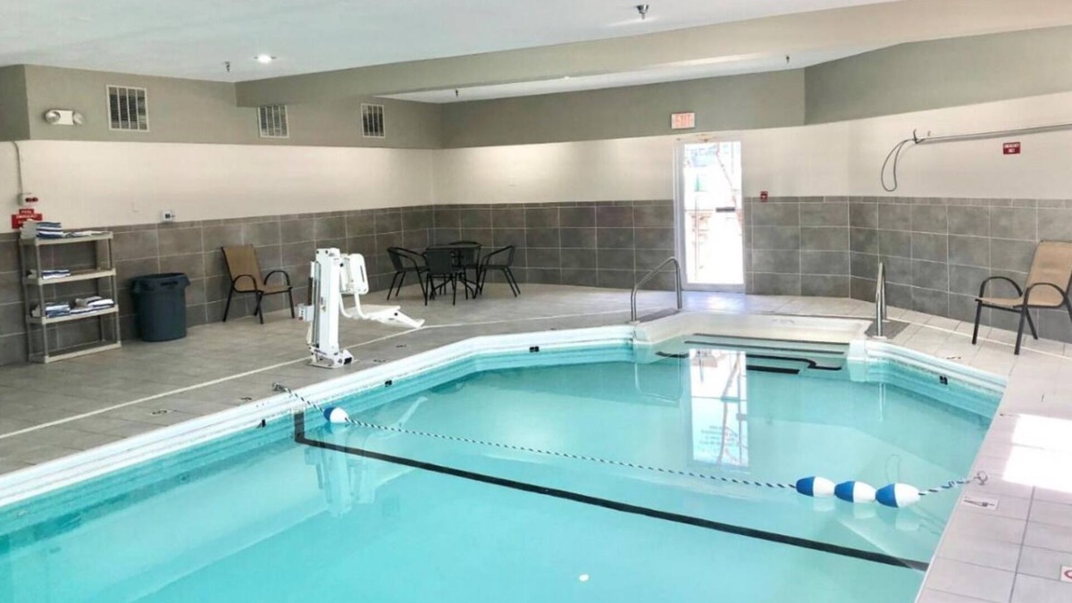 Council Bluffs Hotel | 3 Classic Units Fit for Families! FREE Parking, Pets Allowed, Near Old Market!