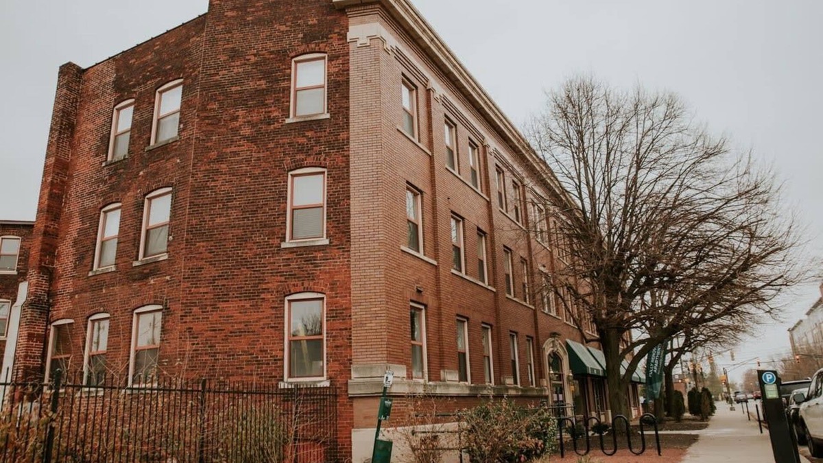 Lockerbie Square Apartment | 3 Combined Apartments Near Lucas Oil Stadiom